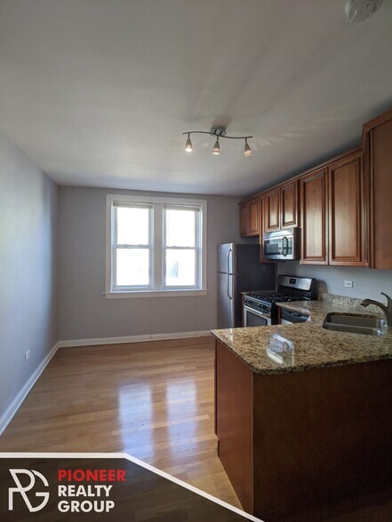 Building Photo - 5037 N Harding Ave