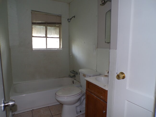 Building Photo - 708 40th St