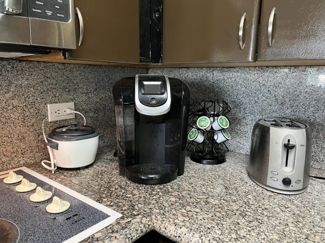 Kitchen - 2575 Kuhio Ave