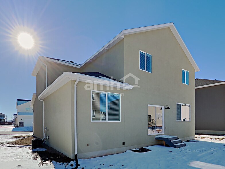 Building Photo - 2411 E Buckskin Way