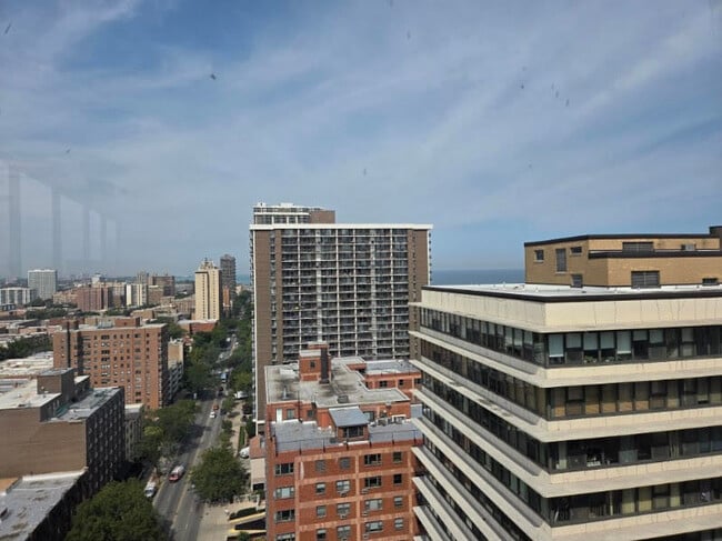 Building Photo - 5757 N Sheridan Rd