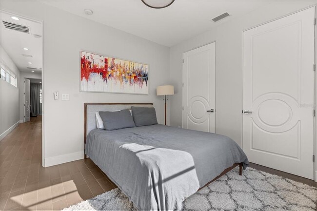 Building Photo - 1049 N Kentucky Ave