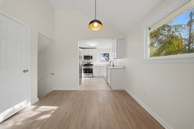 Building Photo - 313 Beacon Hill Ct