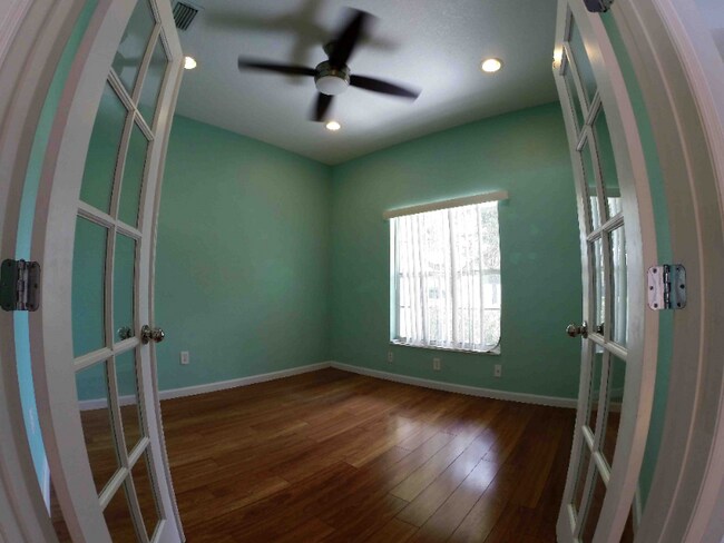 Building Photo - 5073 SW 40th Pl