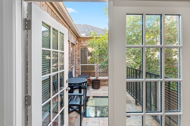 Building Photo - 4742 Post Oak Timber Dr
