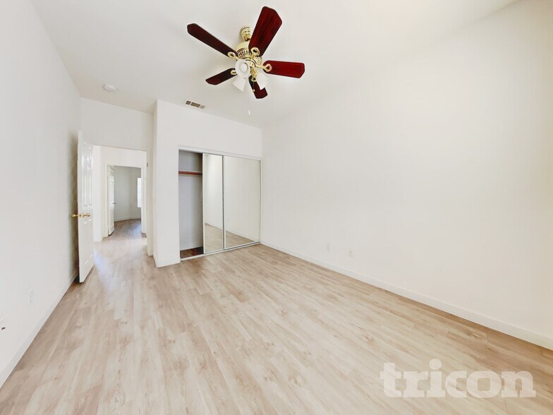 Building Photo - 2069 Holguin St