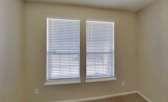 Building Photo - Charming 3-Bedroom Retreat Designed for Everyday Comfort