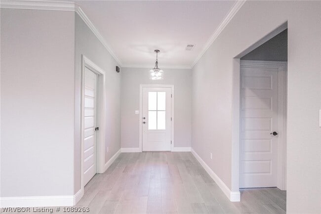 Building Photo - 9000 Mayswood Pl