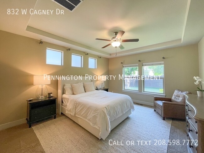 Building Photo - 832 W Cagney Dr