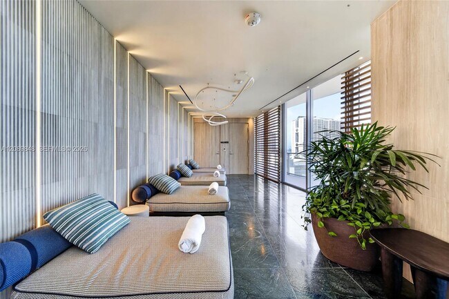 Building Photo - 1400 Biscayne Blvd