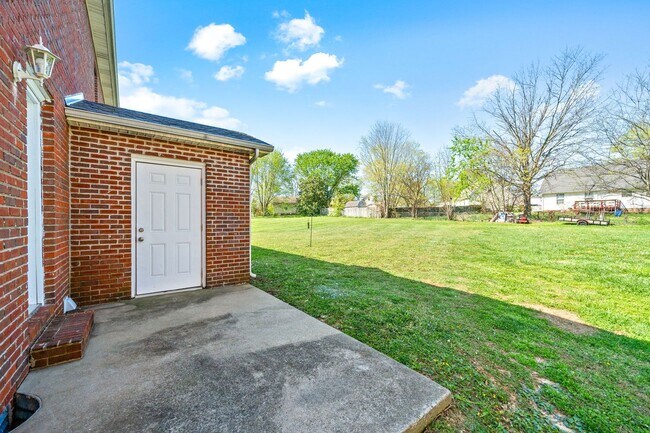 Building Photo - 375 Peabody Dr
