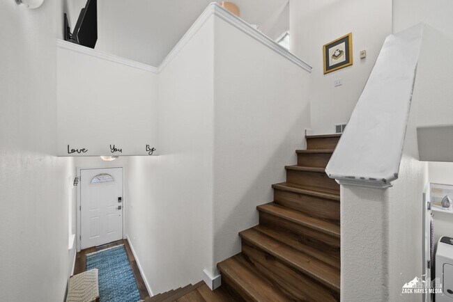 Building Photo - Tudor Townhouse