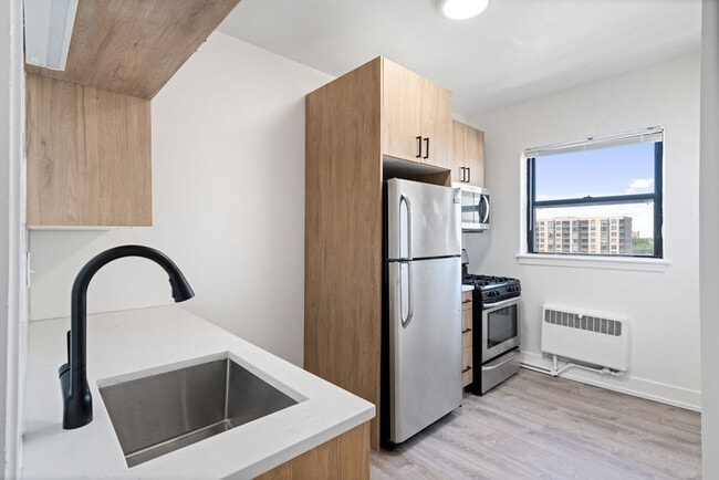 Building Photo - 6230 N Kenmore Ave