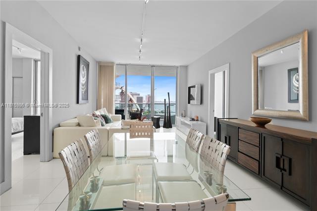 Building Photo - 900 Biscayne Blvd