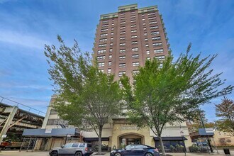 Building Photo - 5 E 14th Pl