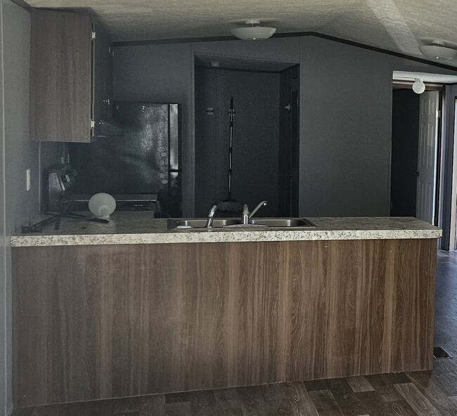 Building Photo - Knoxville 37918 - Almost New 3-bedroom 2-b...