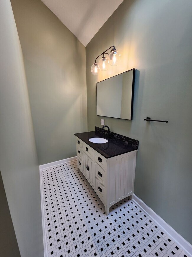 Building Photo - Gorgeous Home For Rent in Ohio City! 2 Master Suites!