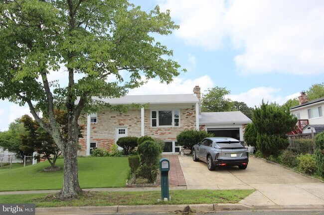 Building Photo - 7803 Woodbourne Ave