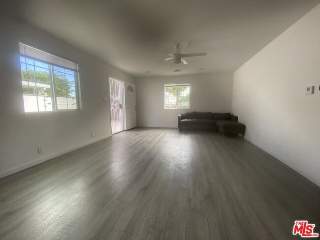 Building Photo - 18601 Hiawatha St