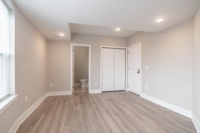 Building Photo - 421 N 39th St