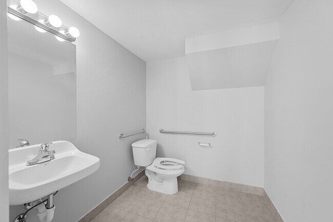 Building Photo - Towne Center Flats - 14154 Lakeside Blvd.