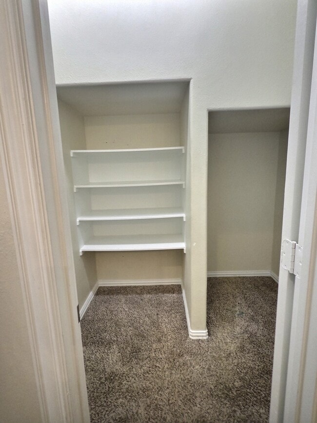 Building Photo - 118 Silverglen Ct