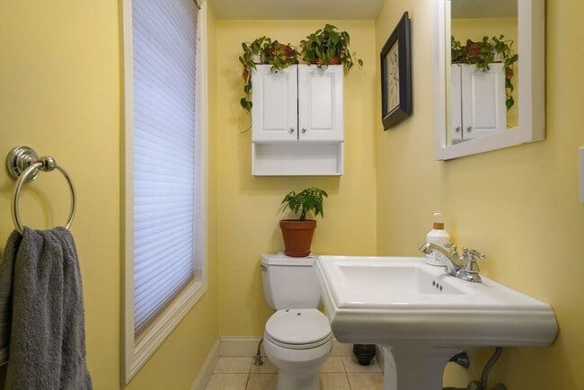 Building Photo - 32 Parker St