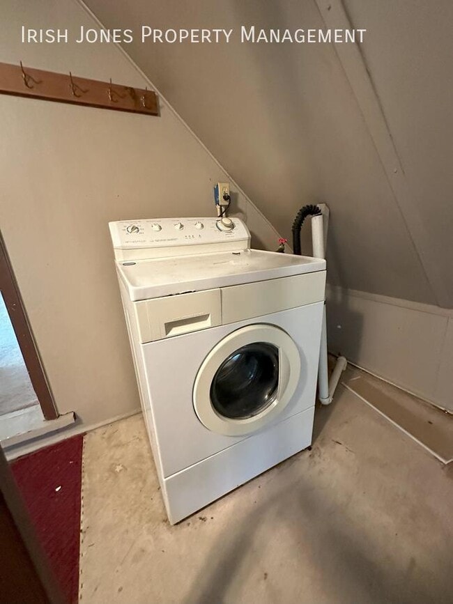 Building Photo - 194 Central Ave