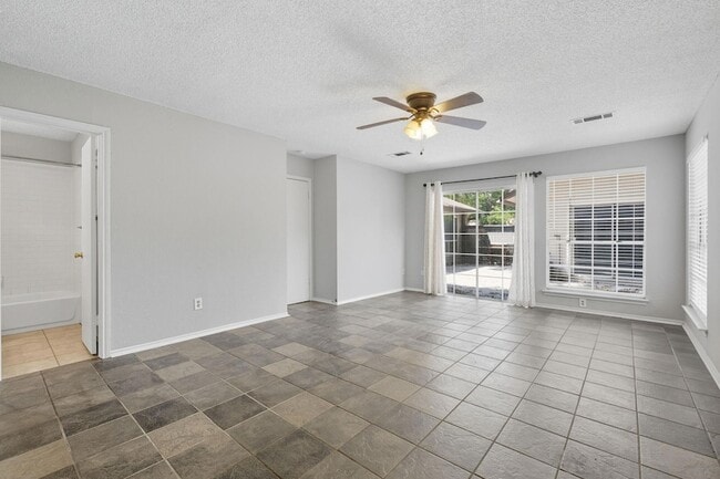 Building Photo - 10103 Woodland Village Dr