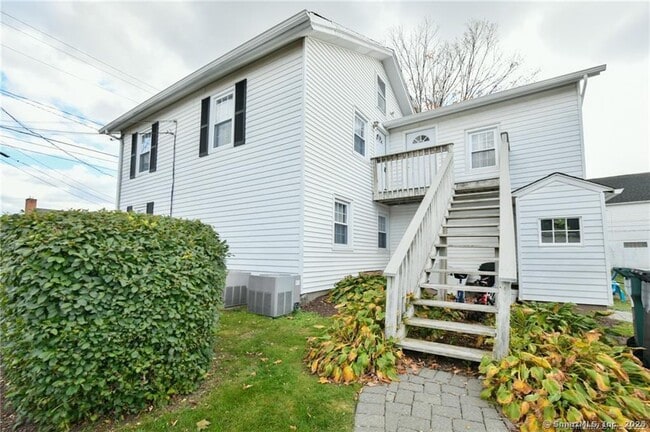 Building Photo - 217 Maple Ave