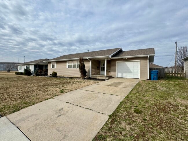 Building Photo - 1824 Kansas Ave