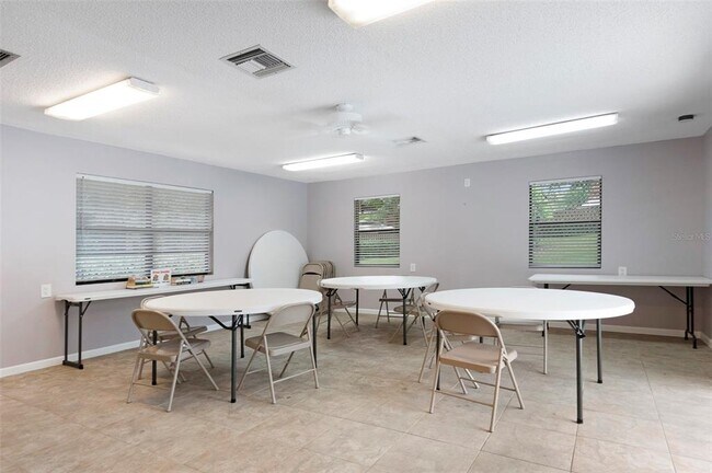 Building Photo - 2606 6th Ct