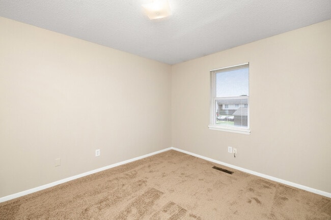 Building Photo - 1121 Alice Dr