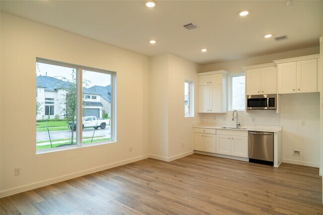 Building Photo - 31026 Sun Vly Dr