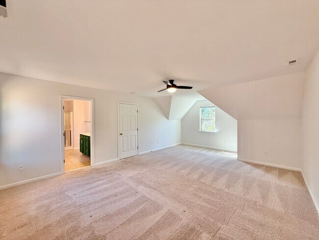 Building Photo - Newly Remodeled 4BD, 2.5BA Raleigh Corner-...