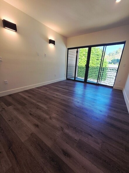 Building Photo - 862 Moraga Dr