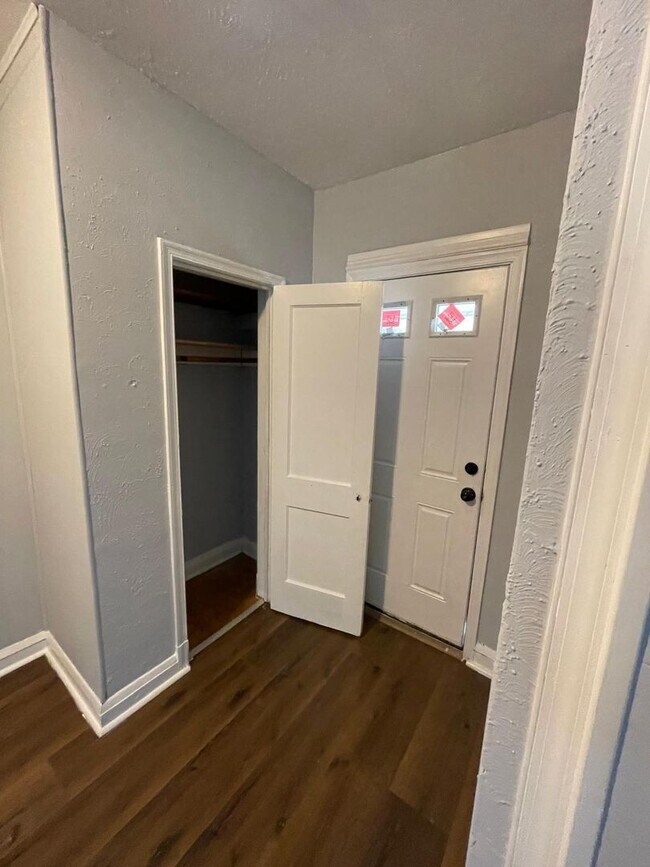 Building Photo - 3840 Dolfield Ave