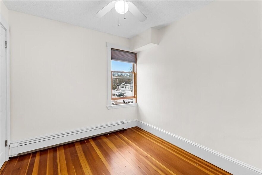 Building Photo - 15 Hillock St