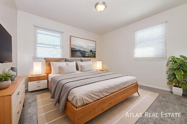 Building Photo - 906 SE 3rd Terrace