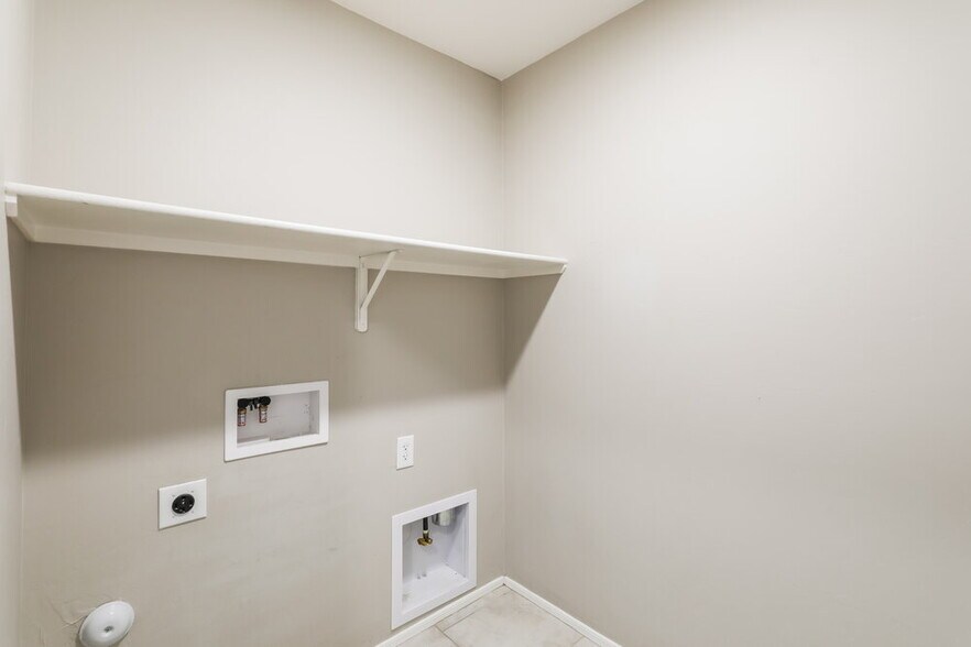 Building Photo - 6549 S Calle Diablo Dr