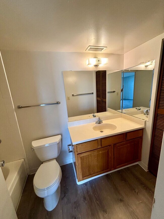 Building Photo - For Rent | Spacious Studio with 1 assigned parking stall located at Kemo'o By The Lake