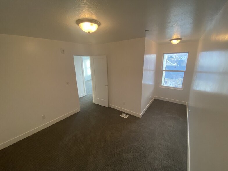 Building Photo - 83 E Sitka Creek Cove
