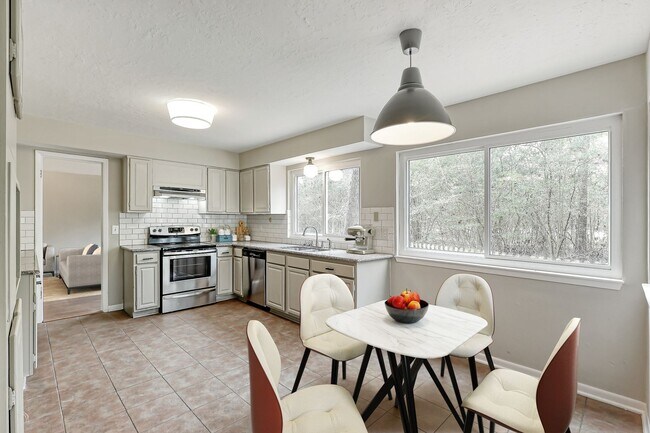 Building Photo - Great house in great neighborhood