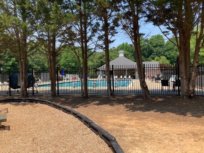 Building Photo - Simpsonville