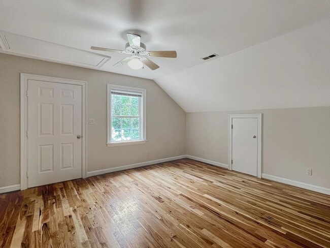 Building Photo - Secluded Near West End 5 bedroom