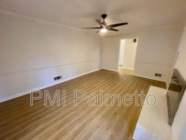 Building Photo - 300 Quincannon Rd