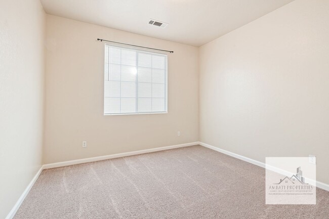 Building Photo - Spacious Two Story Home in Prime Northwest Fresno Location!