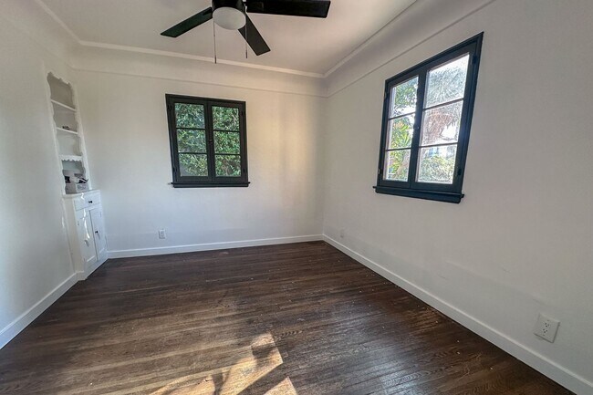 Building Photo - 1521 S Stanley Ave