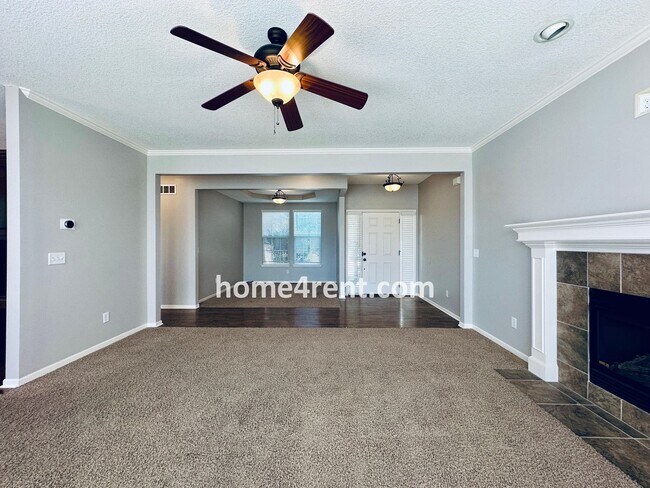 Building Photo - Gorgeous Olathe, 5 BR Home w/ Wood floors,...