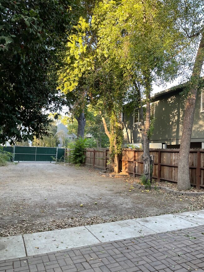 Building Photo - 1317 E St